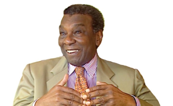 milton-santos-geografo-brasileiro-fundo-branco