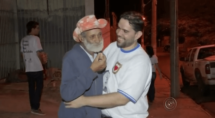 professor Huxley Ivens, morador de rua