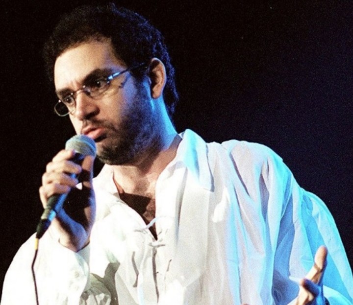 11.out.1996 - Líder da banda Legião Urbana, o músico Renato Russo morreu aos 36 anos após complicações causadas pela Aids