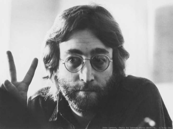 8-de-dezembro-john-lennon-musico-e-compositor-britanico