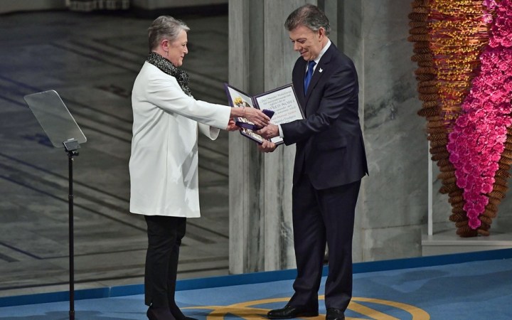 santos-recebe-nobel-pela-paz-na-colombia
