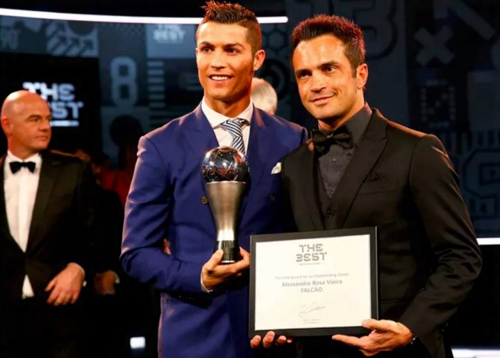 Cristiano Ronaldo e Falcão (Foto - Reuters)